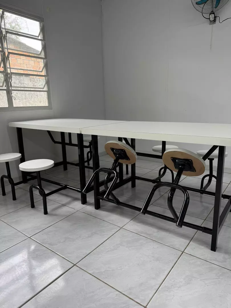 Mesa de refeitório escolar